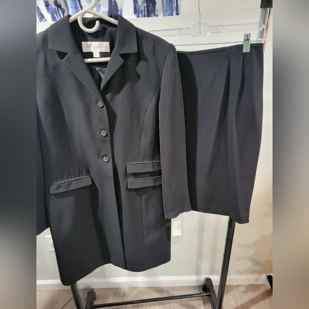 Larry Levine , Black skirt Suit size 8